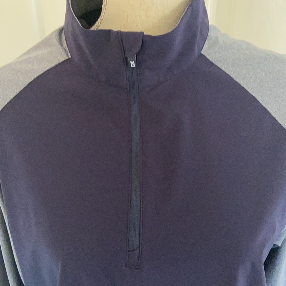 Cutter & Buck 1/2 zip pull over - Picture 2 of 11